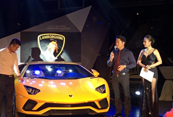 Mc Đỗ Phương Thảo cùng siêu phẩm Lamboghini Aventador S đầu tiên tại Việt Nam