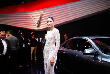 Á hậu Hoàng Thùy lộng lẫy tại buổi lễ ra mắt xe Vinfast ở Paris Motor Show