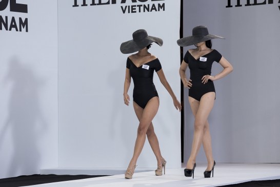 Thí sinh The Face Việt Nam nổi bật trong phần thi catwalk giấu mặt trong thiết kế của Ivan Trần