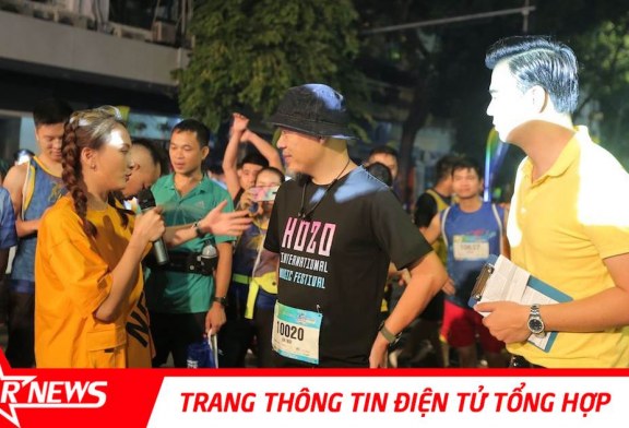 Nhạc sĩ Huy Tuấn chinh phục cự ly 10km trong giải chạy Revive Marathon Xuyên Việt