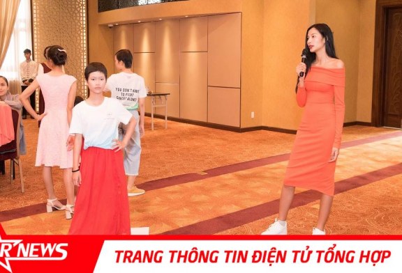 Á hậu Hoàng Thùy gây xúc động khi catwalk cùng bệnh nhân ung thư