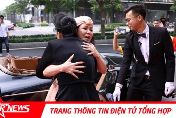 Việt Hương lộng lẫy đi xe mui trần cổ điển tham dự sự kiện