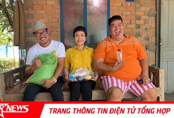 Việt Hương –  Hoàng Mập đồng hành phát quà cho bà con ăn tết