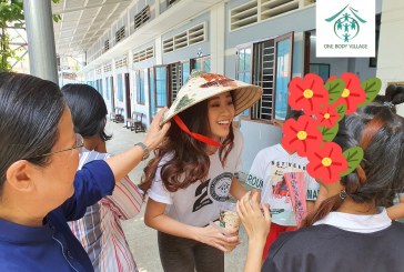 Hoa hậu Khánh Vân xúc động khi ghé thăm ngôi nhà One Body Village