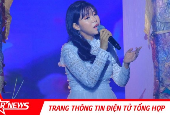 Gia Linh được Phi Nhung hướng dẫn hát bài hit