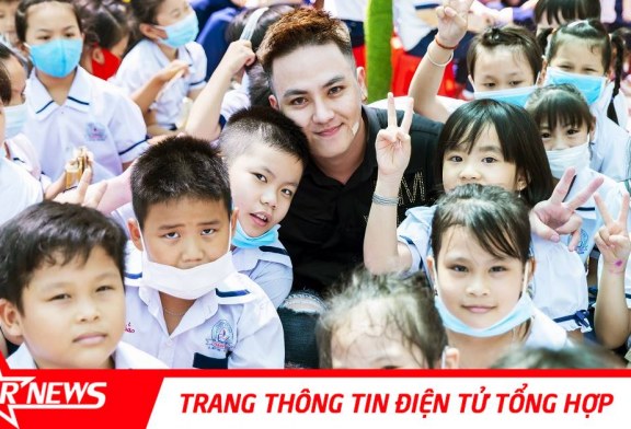 Ca sĩ Dương Tùng Nhân trao 200 phần quà cho học sinh nghèo tại Tiền Giang