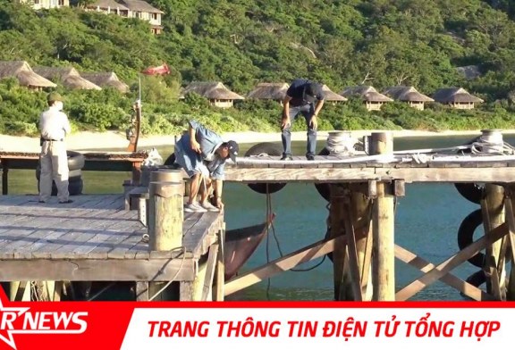 Dương Triệu Vũ dùng thuyền buồm làm sân khấu phụ, sân khấu chính dựng trên mặt biển