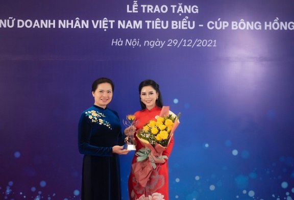 CEO IPPG – doanh nhân Lê Hồng Thuỷ Tiên tiếp tục nhận giải Bông Hồng Vàng lần 3