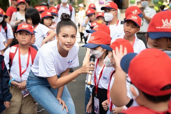 Hoa hậu Ngọc Châu đồng hành cùng lớp học tiếng Anh đặc biệt với học sinh Tây Ninh