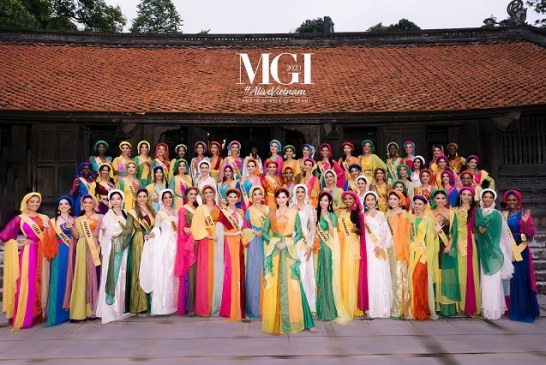 Thí sinh Miss Grand mặc áo tứ thân, nhảy sạp, xem show Tinh hoa Bắc Bộ cùng 3000 khán giả